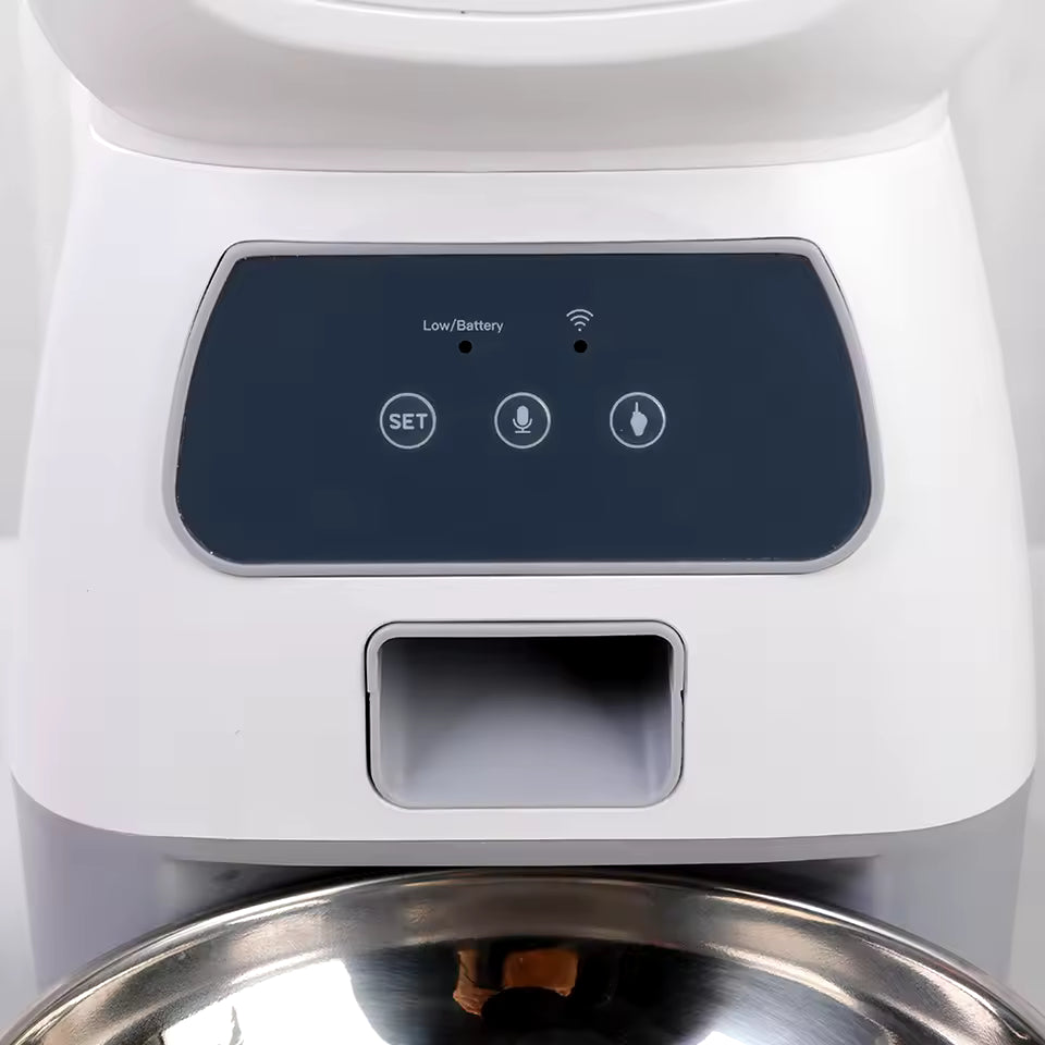 visuel du tableau de commande wifi du distributeur croquette chat automatique FeliFeedBot