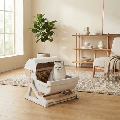 Chat assis dans sa Litière automatique pour chat SimplyCat-beige