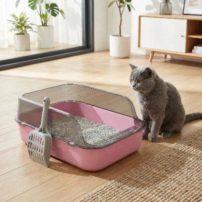 Chat russe devant son bac à litière chat rose