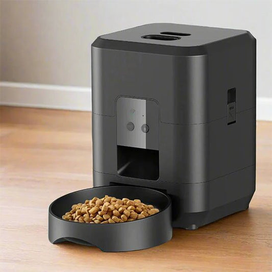 Distributeur de croquettes pour chat WhiskerConnect.