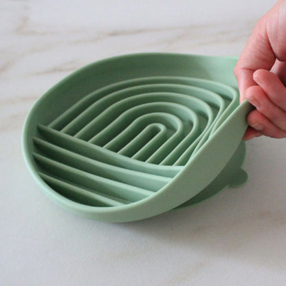 Gamelle anti glouton chat HarmonyPlate verte tenue par la base ventouse
