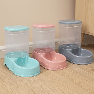 Gamme couleur distributeur croquette chat ColorMeal rose bleu et gris