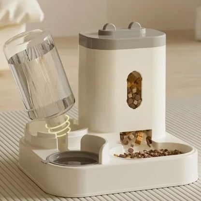 Installation de la bouteille d’eau sur le Distributeur croquette chat AutoMeal-2-en-1