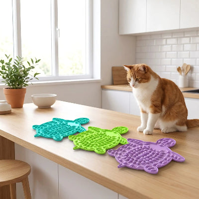 présentation des 3 variantes du tapis de léchage pour chat Turtle